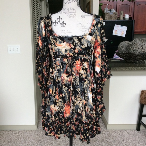 Free People Dresses & Skirts - 🤩 Flower Print Mini Dress 🤩